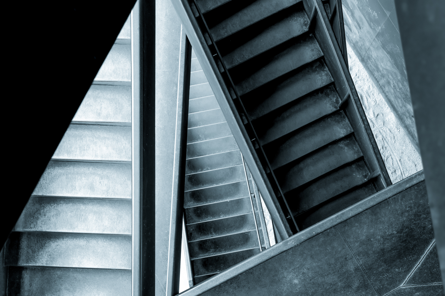 Architekturfotografie des Treppenhauses des Rostigen Nagels